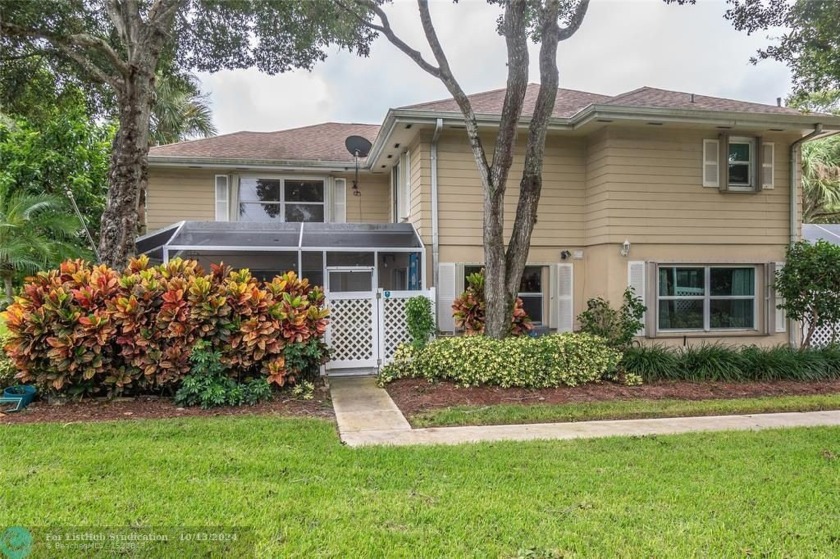 2 bedroom 2.5 bath corner townhouse in the quiet and guard gated - Beach Townhome/Townhouse for sale in Boynton Beach, Florida on Beachhouse.com