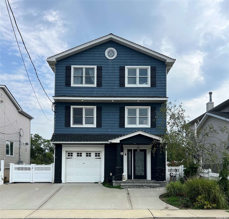 Gorgeous, Completely Updated Waterfront, FEMA compliant - Beach Home for sale in Island Park, New York on Beachhouse.com