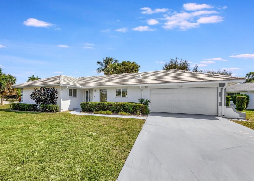 Tequesta's Paradise, The Little Club 55+ Community. This - Beach Home for sale in Tequesta, Florida on Beachhouse.com