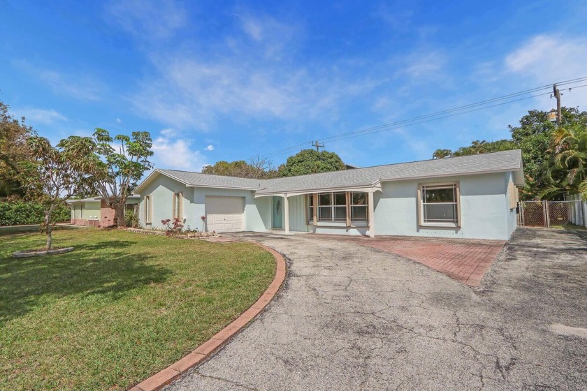 Seller is offering buyer a reduced mortgage rate for the first 2 - Beach Home for sale in Tequesta, Florida on Beachhouse.com
