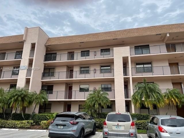 BEAUTIFULLY MAINTAINED 2 BED/2 BATH CONDO LOCATED IN THE SERENE - Beach Condo for sale in Sunrise, Florida on Beachhouse.com