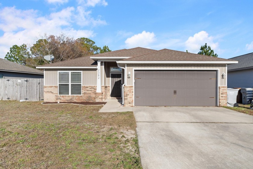 Charming Coastal Retreat Just Minutes from the Beach! Perfectly - Beach Home for sale in Navarre, Florida on Beachhouse.com