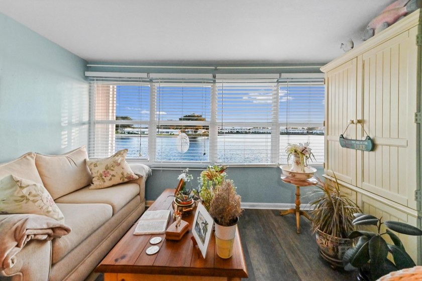 Only lake view corner unit! Low HOA fee! This charming - Beach Condo for sale in Boynton Beach, Florida on Beachhouse.com