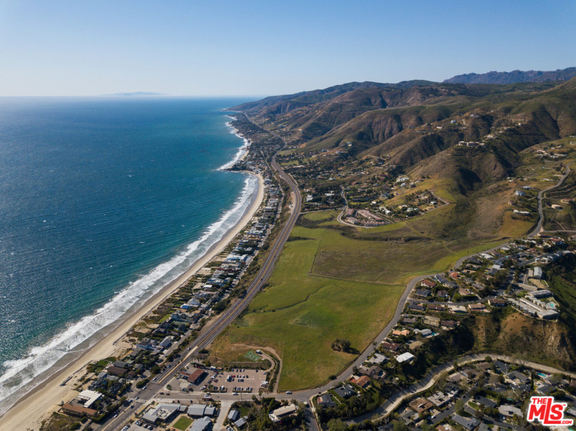 All ocean views and possibilities, these two contiguous vacant - Beach Lot for sale in Malibu, California on Beachhouse.com