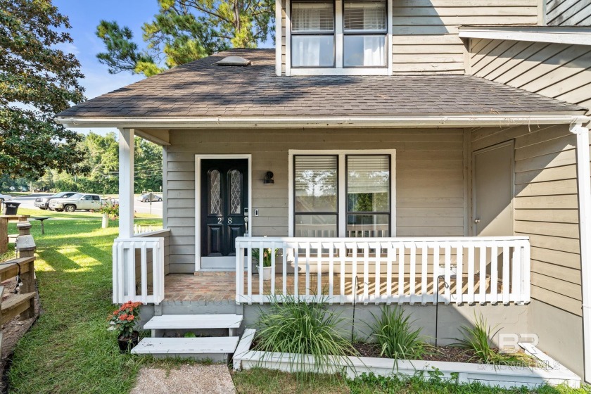 * LAKEVIEW TOWNHOME *  This beautiful townhome is an end unit - Beach Home for sale in Daphne, Alabama on Beachhouse.com