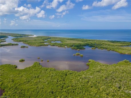 PRICE IMPROVEMENT!!! Beautifully upgraded, lovingly maintained - Beach Home for sale in Naples, Florida on Beachhouse.com