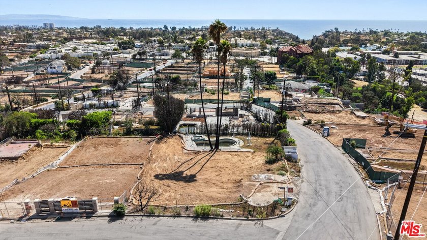 Magnificent coastal scenery atop the walkable Alphabet Streets - Beach Lot for sale in Pacific Palisades, California on Beachhouse.com