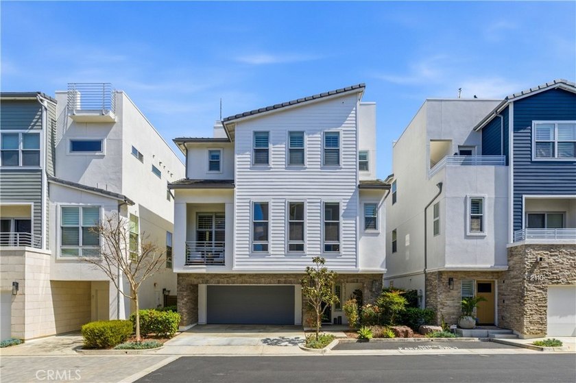 Rare find in Costa Mesa's coveted West Bluff community - welcome - Beach Condo for sale in Costa Mesa, California on Beachhouse.com