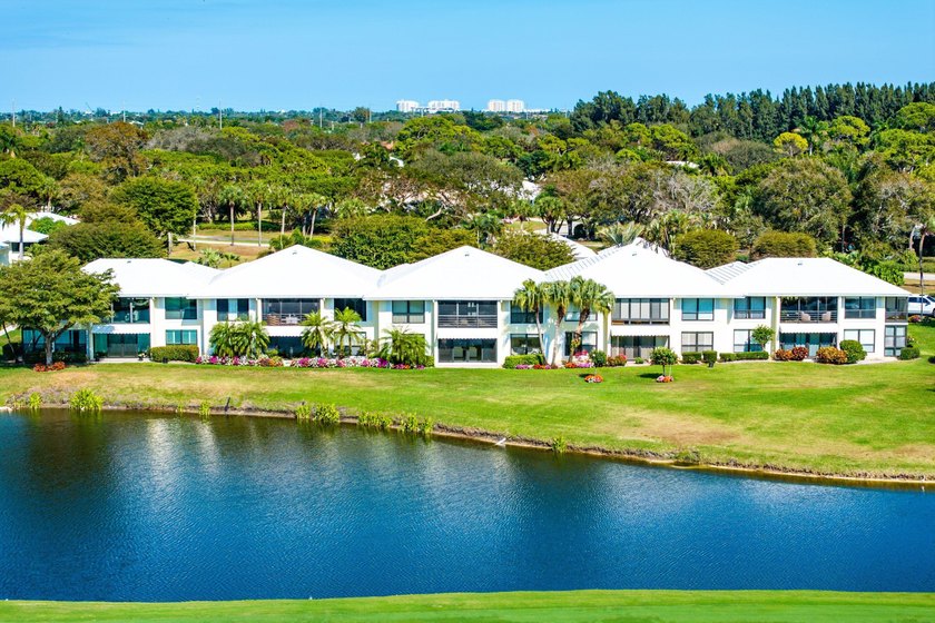 Beautifully updated 3BR/3BA first-floor residence offering - Beach Condo for sale in Boynton Beach, Florida on Beachhouse.com