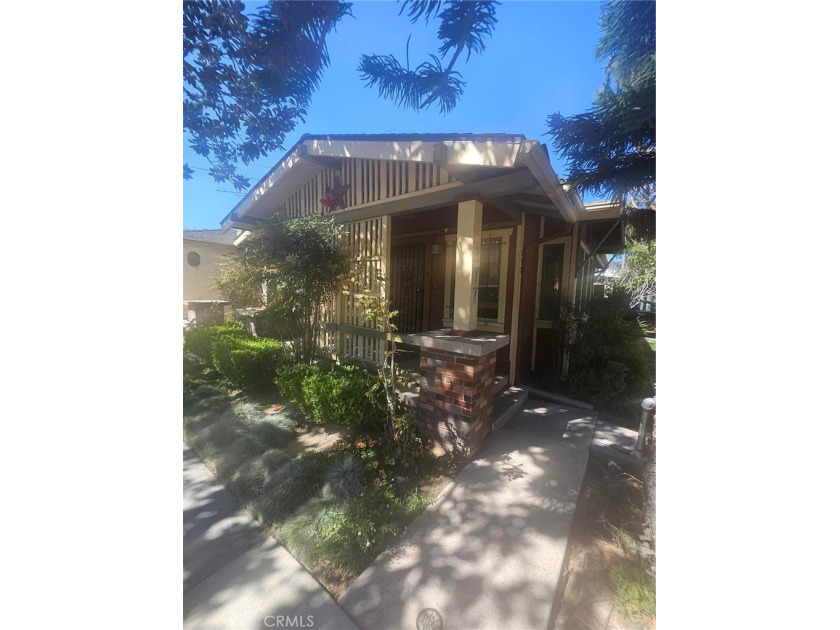 Classic Craftsman 1 bedroom 1 bath home on corner lot, single - Beach Home for sale in Long Beach, California on Beachhouse.com