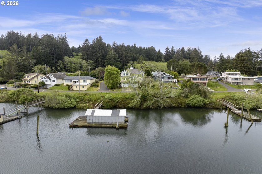 Coveted lakefront living on Siltcoos Lake, ideally situated - Beach Home for sale in Westlake, Oregon on Beachhouse.com