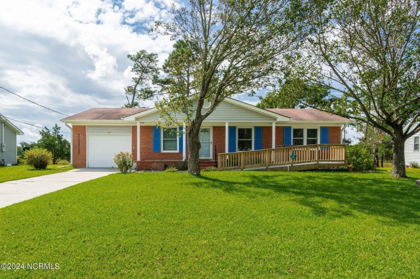 Cozy Coastal waterfront home on Calico Creek featuring 3 - Beach Home for sale in Morehead City, North Carolina on Beachhouse.com