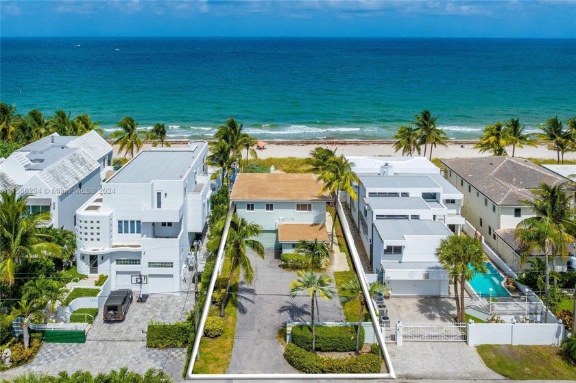 The opportunity you have been waiting for. Renovate your dream - Beach Home for sale in Fort Lauderdale, Florida on Beachhouse.com