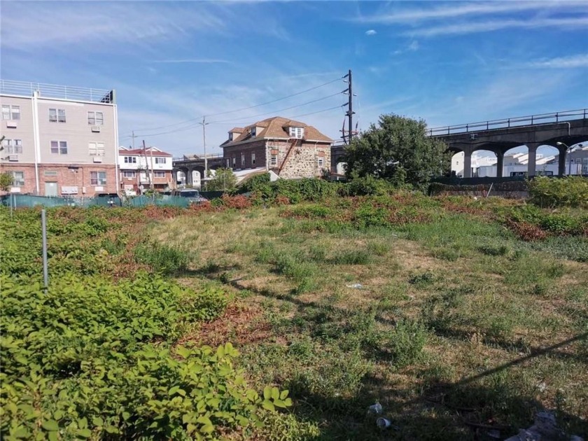 Great opportunity for buying or long-term leasing for this lot - Beach Lot for sale in Far Rockaway, New York on Beachhouse.com