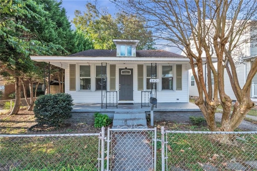 This delightful home is just 1 block to beach access! You'll be - Beach Home for sale in Norfolk, Virginia on Beachhouse.com