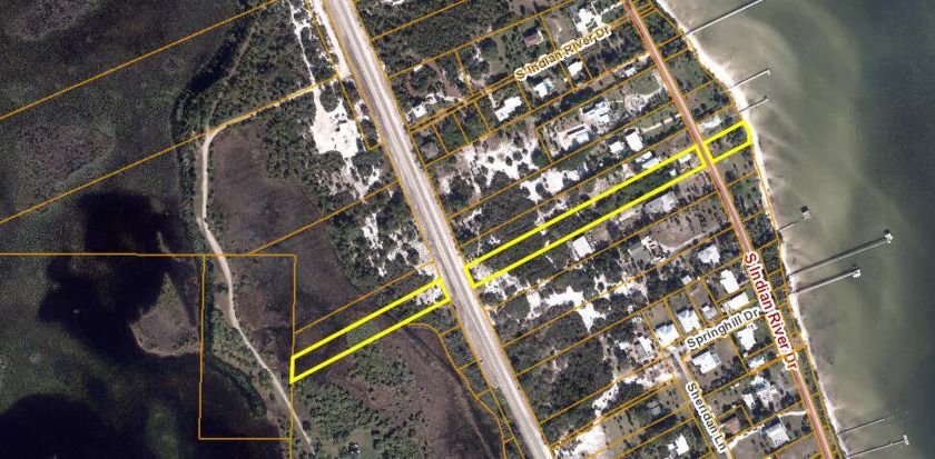 If you are looking for oversize land, 2.97 acres, with water - Beach Home for sale in Jensen Beach, Florida on Beachhouse.com