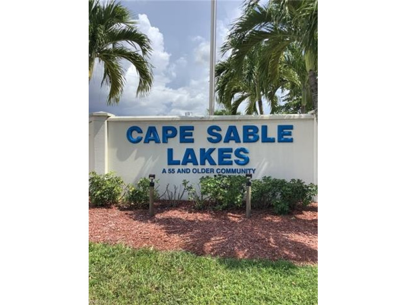 WOW what an opportunity to own close to downtown Naples in this - Beach Home for sale in Naples, Florida on Beachhouse.com