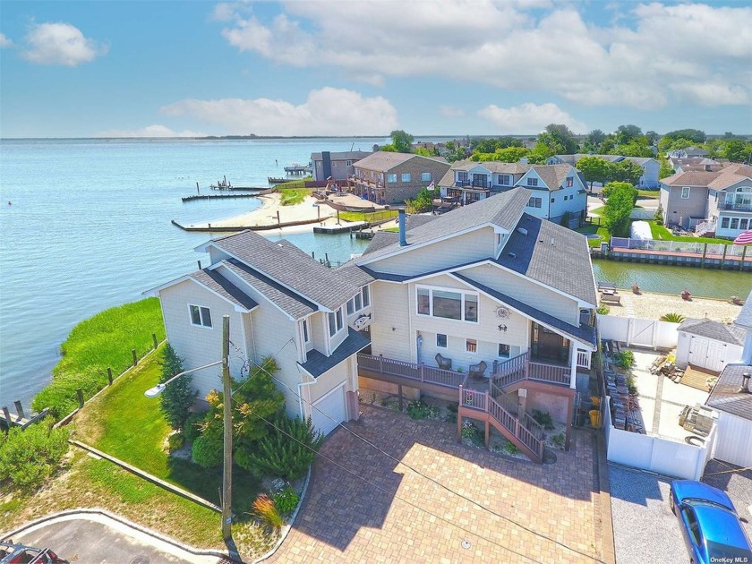 Welcome to your waterfront oasis at the tip of Nassau Shores - Beach Home for sale in Massapequa, New York on Beachhouse.com