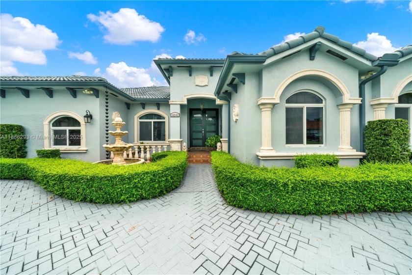 Discover your dream lake home in Kendall!!! Beautifully - Beach Home for sale in Miami, Florida on Beachhouse.com