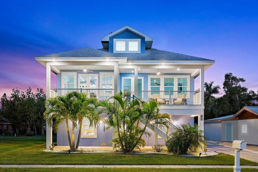Welcome to your dream boater's paradise! This stunning custom - Beach Home for sale in Bradenton, Florida on Beachhouse.com