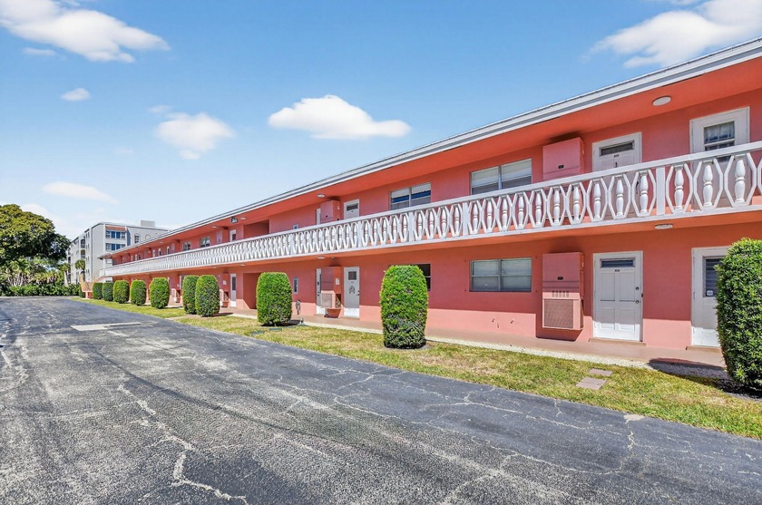 Beautifully updated first floor 2BR/2BA condo in a prime Boca - Beach Condo for sale in Boca Raton, Florida on Beachhouse.com