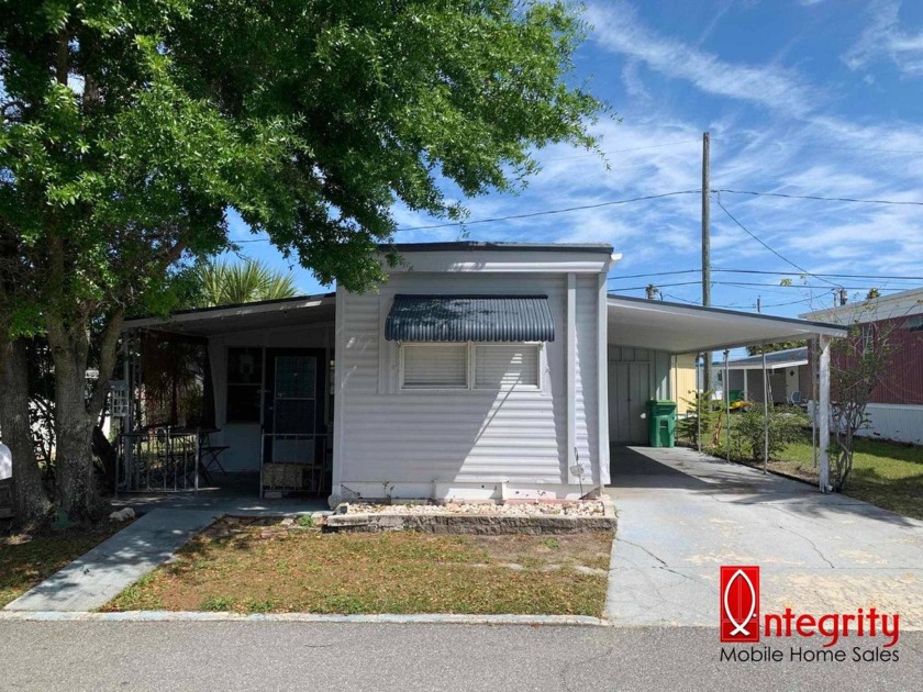 One bedroom, One bathroom located in Tarpon Lakeview Mobile Home - Beach Home for sale in Palm Harbor, Florida on Beachhouse.com