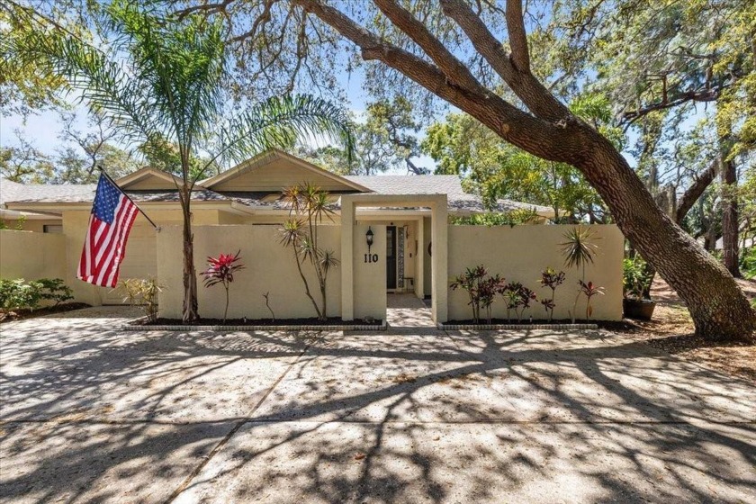 Welcome to your beautifully renovated retreat in a peaceful - Beach Home for sale in Tarpon Springs, Florida on Beachhouse.com