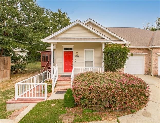 Charming 3-bedroom, 2-bathroom townhouse located in the - Beach Home for sale in Mandeville, Louisiana on Beachhouse.com