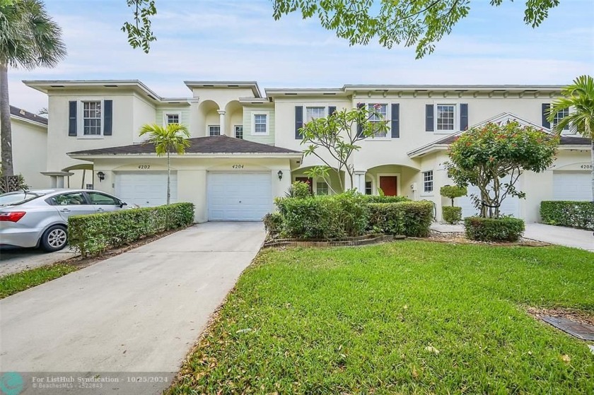 This 3-bedroom, 2.5-bathroom townhome with a one car garage and - Beach Townhome/Townhouse for sale in Lake Worth, Florida on Beachhouse.com