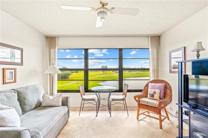 Fabulous unit situated on the 18th tee. Beautiful golf and - Beach Home for sale in Vero Beach, Florida on Beachhouse.com