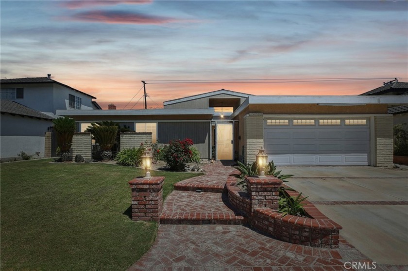 Discover the potential of this classic single-story Huntington - Beach Home for sale in Huntington Beach, California on Beachhouse.com