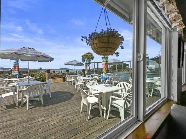 ON HUMBOLDT BAY.  Very limited spots can say that!  Successful - Beach Commercial for sale in Eureka, California on Beachhouse.com