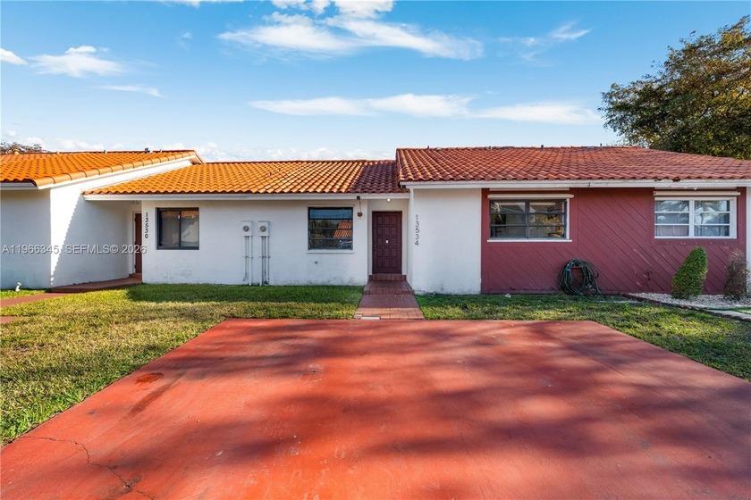 Charming single-story fee-simple townhouse in a coveted prime - Beach Home for sale in Miami, Florida on Beachhouse.com