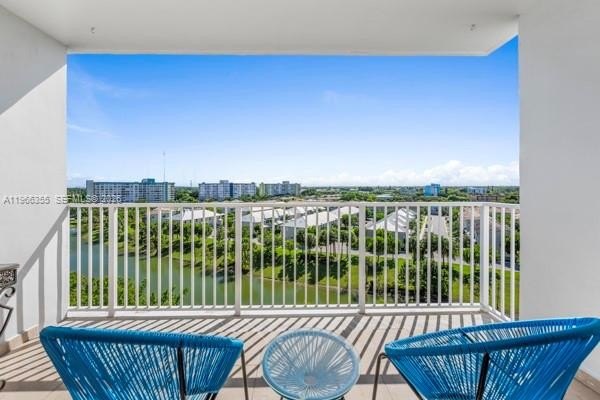 2 BEDROOM/2 BATHROOM CONDO THAT'S SPACIOUS, BRIGHT, UPDATED, AND - Beach Condo for sale in Hollywood, Florida on Beachhouse.com