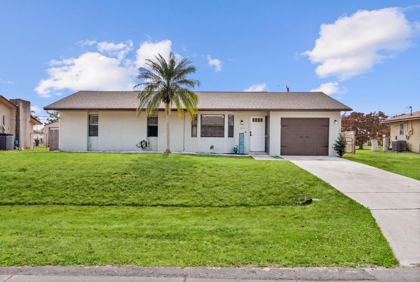 Welcome to 822 SW Harvard Rd in the Palm Trails area of Port St - Beach Home for sale in Port Saint Lucie, Florida on Beachhouse.com