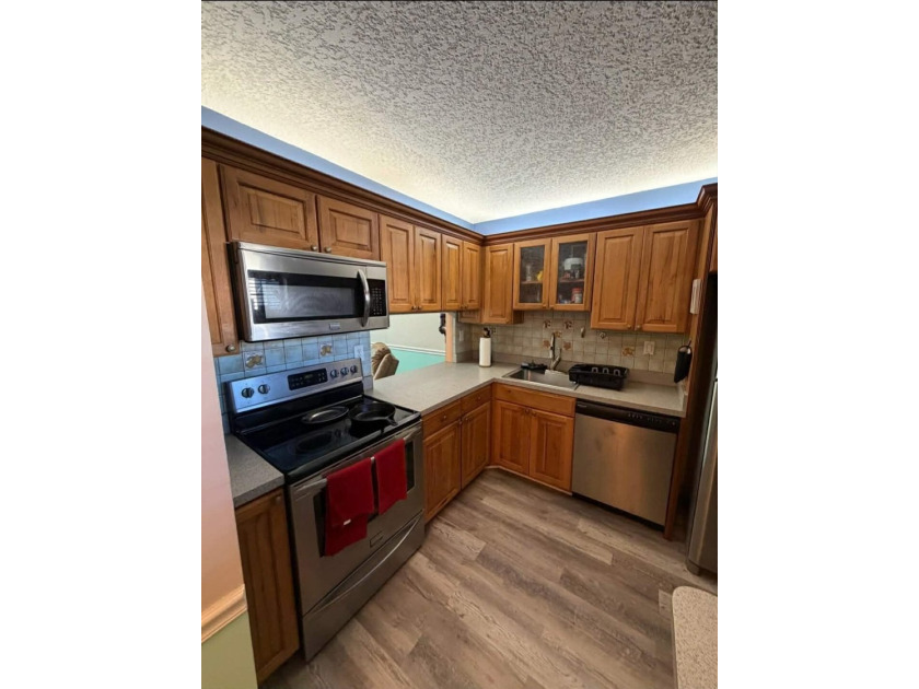 Cute 55 community 1st floor condo. 1 bedroom 1 bath quaint unit - Beach Condo for sale in Lake Worth Beach, Florida on Beachhouse.com