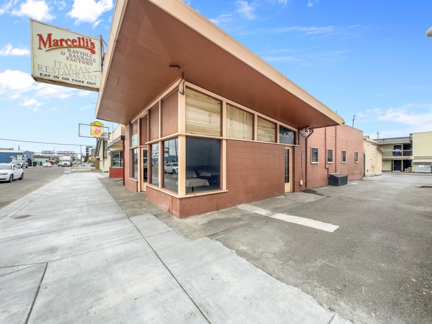 TAKE A LOOK - Office location or restaurant or food - Beach Commercial for sale in Eureka, California on Beachhouse.com