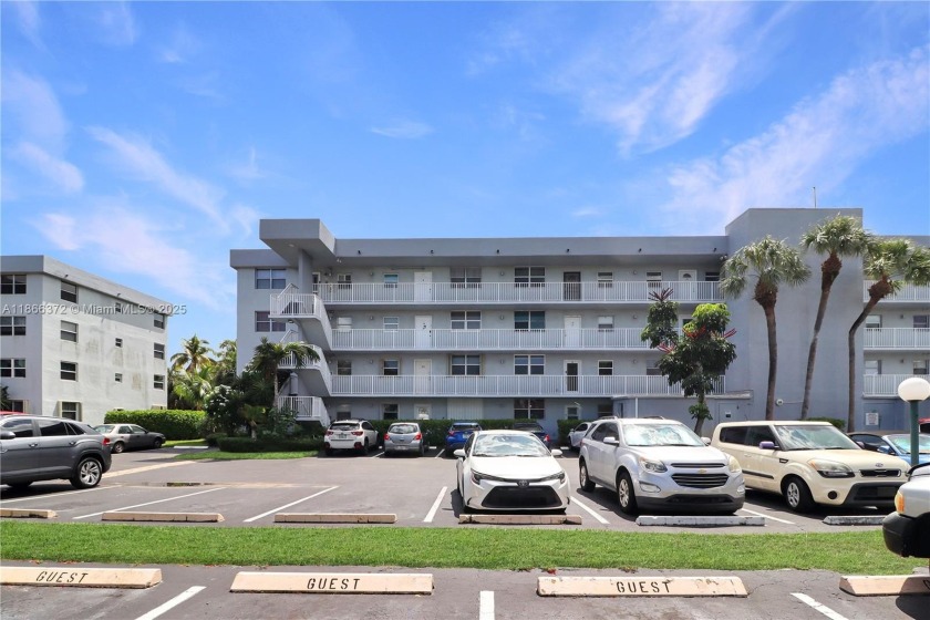 This spacious 2-bedroom, 2-bathroom condo offers stunning canal - Beach Condo for sale in Oakland Park, Florida on Beachhouse.com