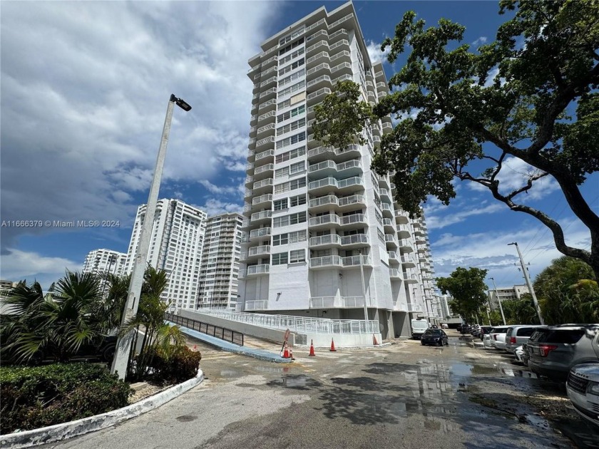 This must-see 1-bedroom, 1-bath unit offers an abundance of - Beach Condo for sale in Aventura, Florida on Beachhouse.com