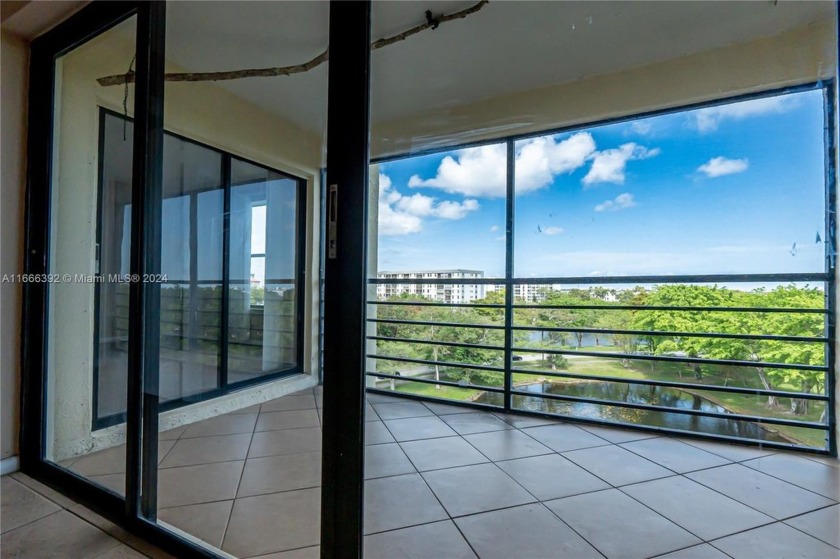 **CORNER UNIT**2 BEDROOM, 2 BATH IN ALL AGE COMMUNITY. UNIT - Beach Condo for sale in Pompano Beach, Florida on Beachhouse.com