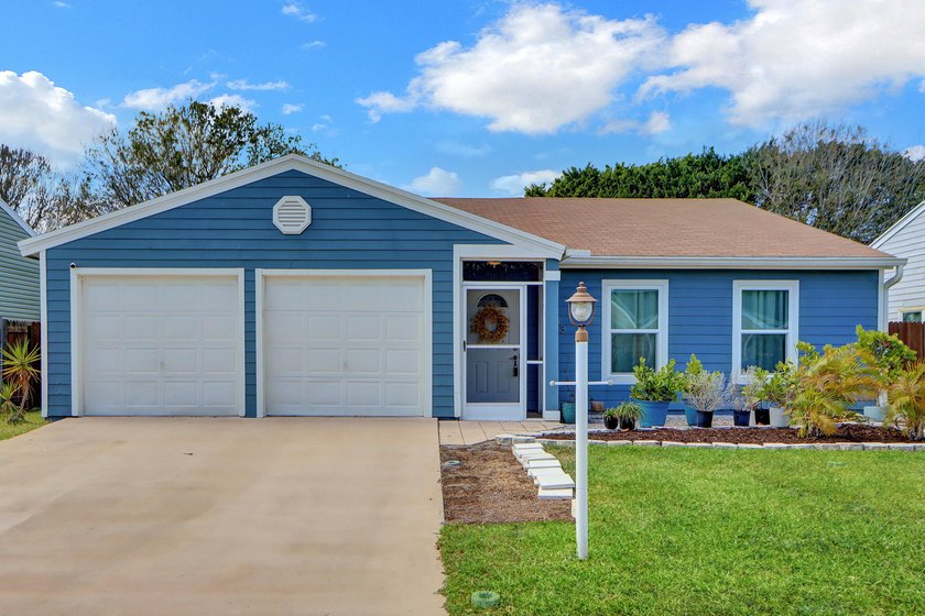 Welcome to your new home in Country Lakes West. This home offers - Beach Home for sale in Lake Worth, Florida on Beachhouse.com