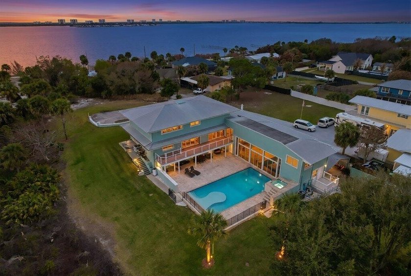 Perched high on peaceful Mockingbird Hill, this exceptional - Beach Home for sale in Jensen Beach, Florida on Beachhouse.com
