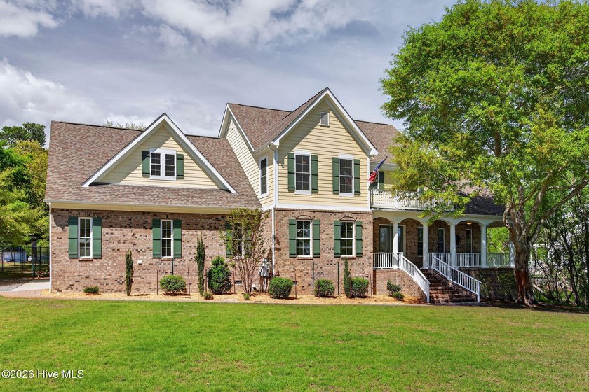 135 Great Oak Drive, Hampstead -- a spacious two-story home with - Beach Home for sale in Hampstead, North Carolina on Beachhouse.com