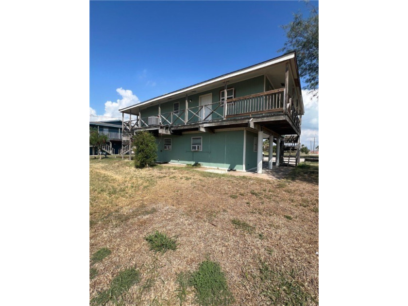 11%+ CAP RATE! FURNISHED TRIPLEX ON NORTH BEACH - INVESTOR - Beach Home for sale in Corpus Christi, Texas on Beachhouse.com