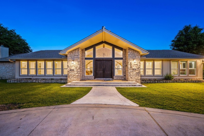 Impeccably renovated home nestled on the 11th Hole of Hidden - Beach Home for sale in Navarre, Florida on Beachhouse.com