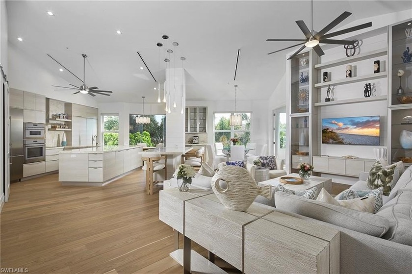 Colonade is a prestigious, luxury gated community in Park Shore - Beach Condo for sale in Naples, Florida on Beachhouse.com