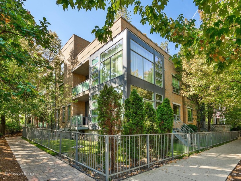 Stunning Lincoln Park Duplex with Private Entrance lives like a - Beach Townhome/Townhouse for sale in Chicago, Illinois on Beachhouse.com