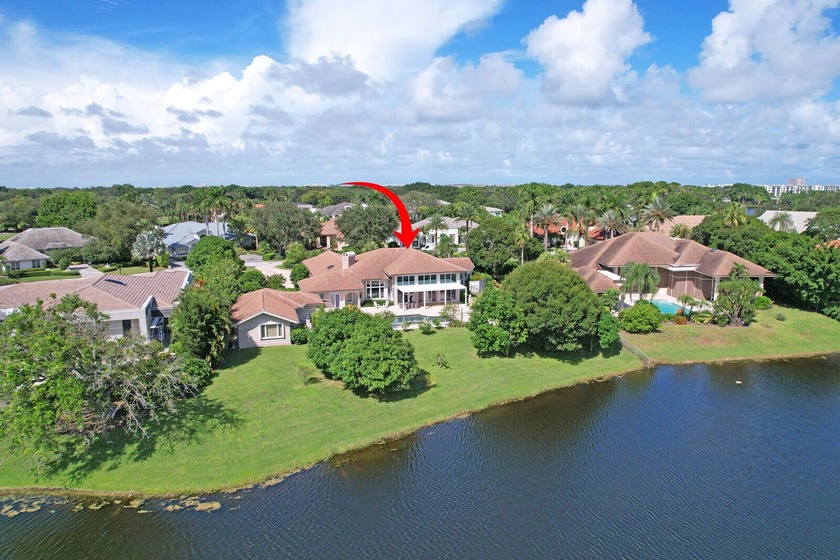 NEARLY ONE ACRE LOT! Breathtaking lakefront beauty is showcased - Beach Home for sale in Palm Beach Gardens, Florida on Beachhouse.com