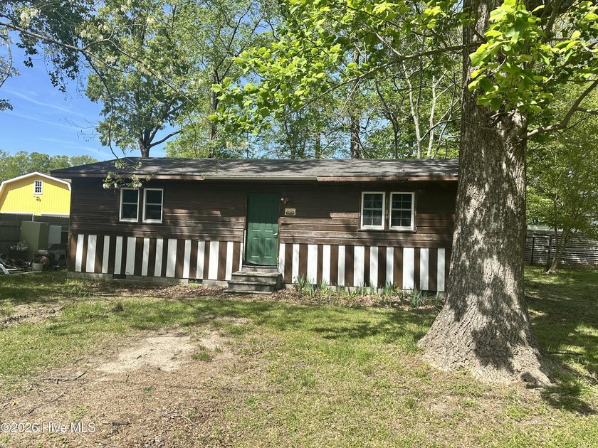 Looking for a fixer upper? This one is for you! This 2 bedroom - Beach Home for sale in Hertford, North Carolina on Beachhouse.com