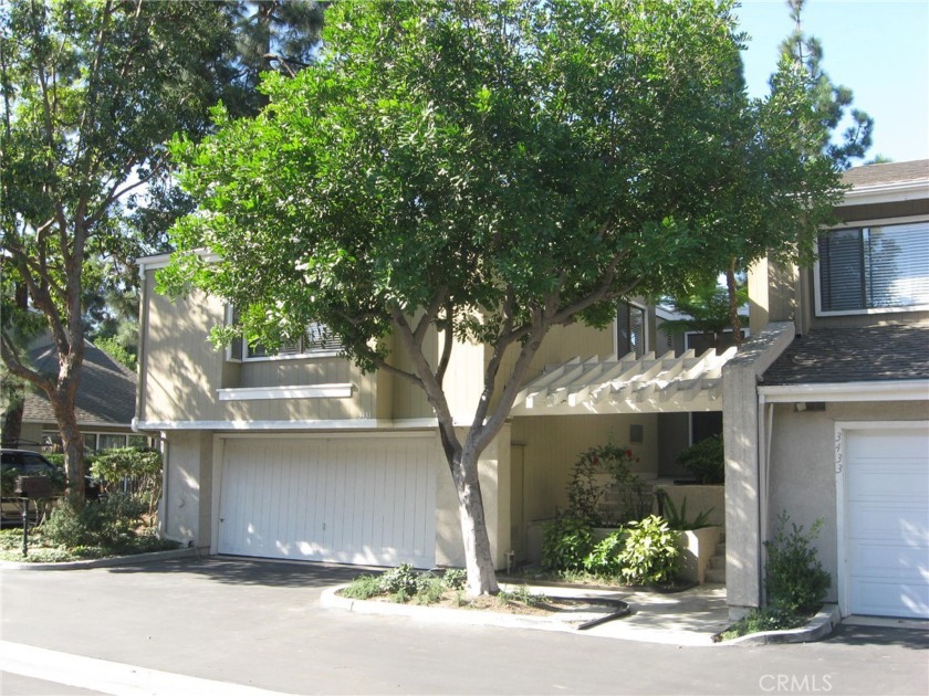 Great inside the tract location for this 3 Bedroom property - Beach Condo for sale in Costa Mesa, California on Beachhouse.com